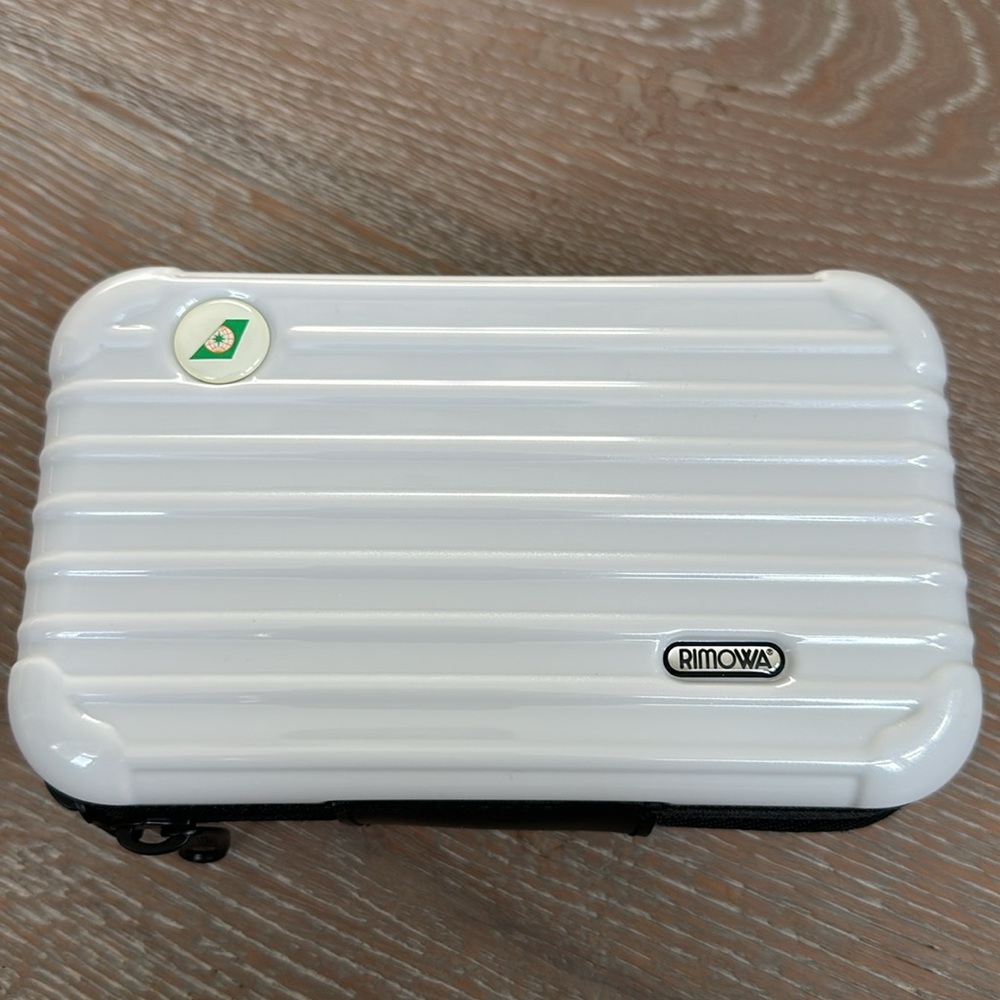 Rimowa Eva Airlines amenities case - in rare white!